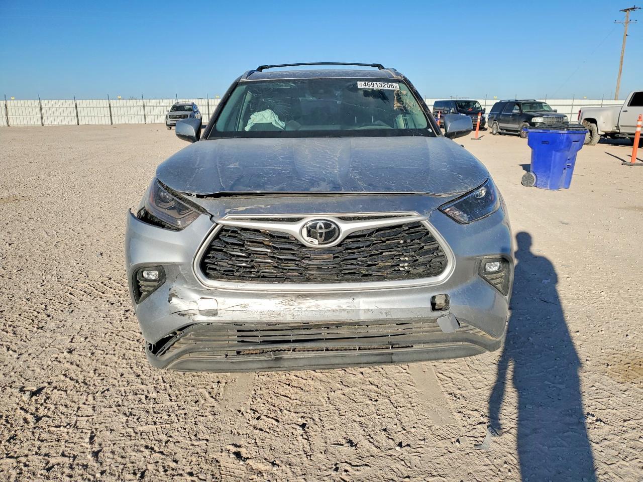 2023 Toyota Highlander - Image 5