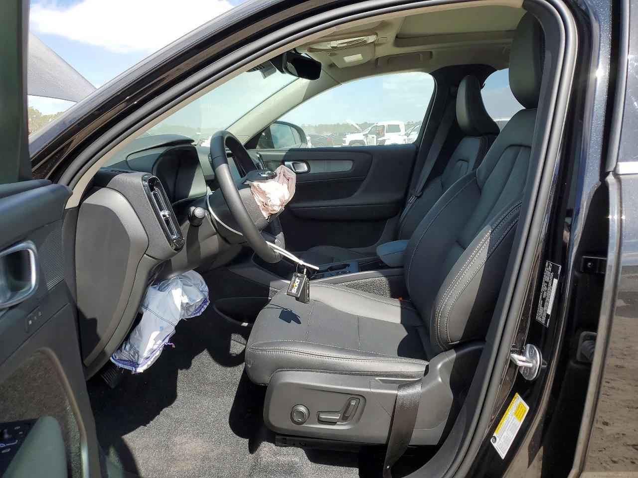 2025 Volvo Xc40 Core - Фото 7