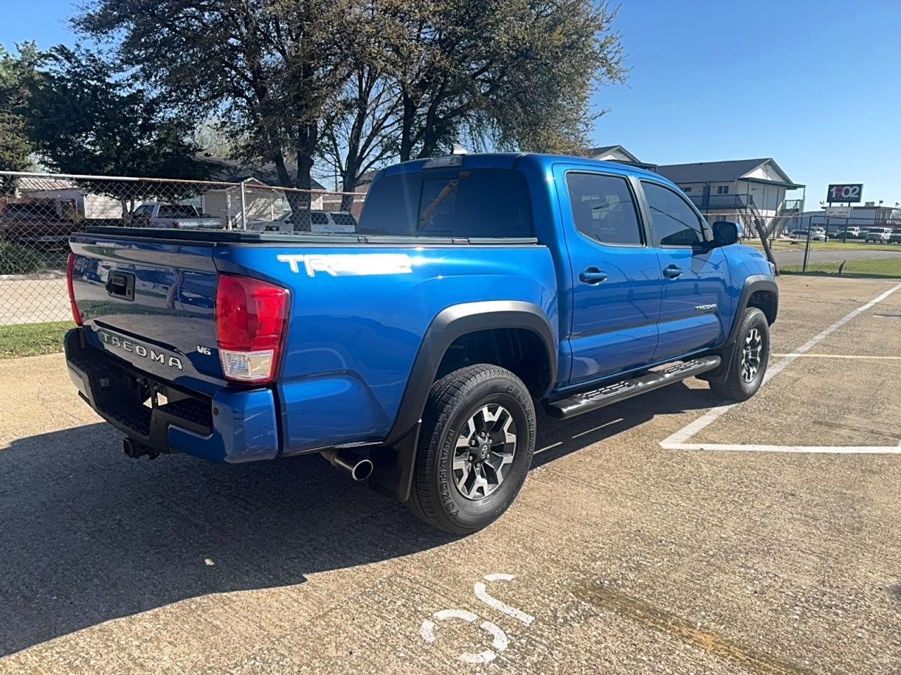 2017 Toyota Tacoma Trd Off-Road - Image 4