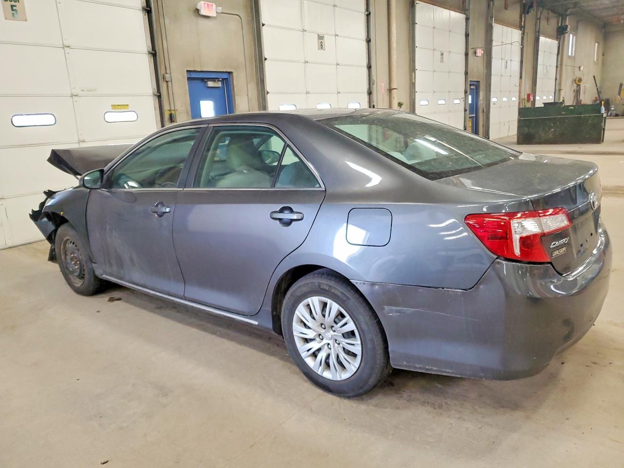 2013 Toyota Camry Hybrid Le - Фото 2