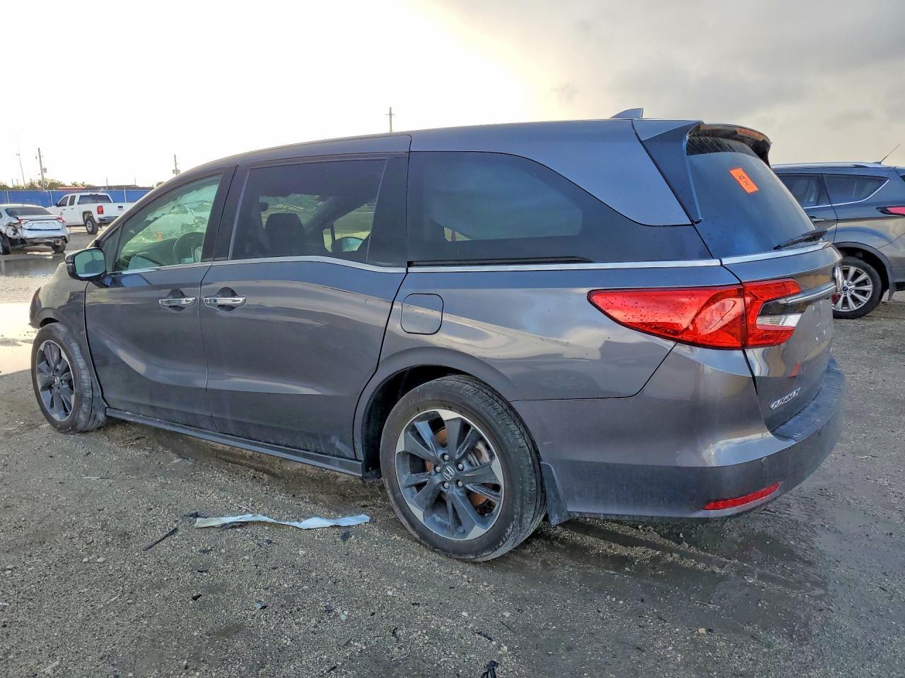 2024 Honda Odyssey Elite - Image 2