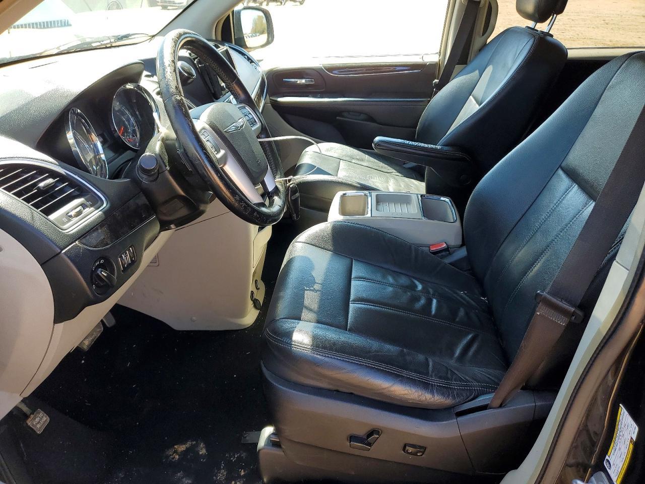 2015 Chrysler Town & Country Lx - Фото 7