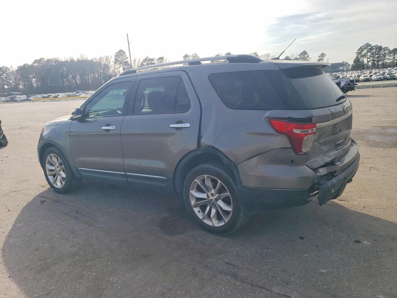 2014 Ford Explorer - Фото 2