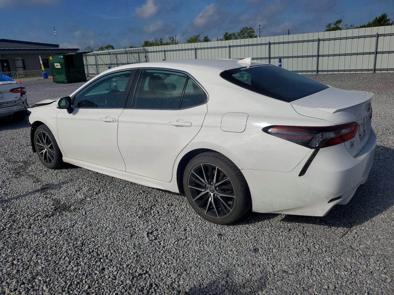 2022 Toyota Camry Se - Image 2