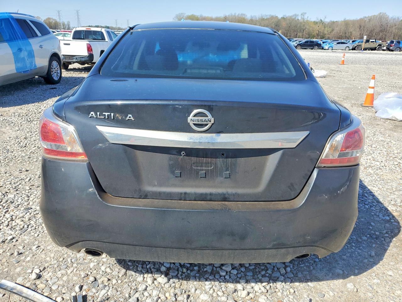 2014 Nissan Altima 2.5 S - Image 6
