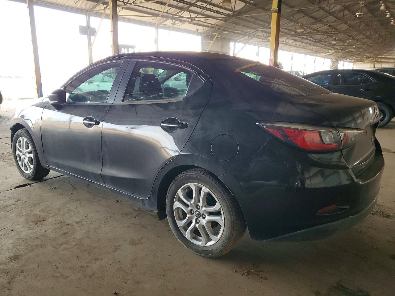 2017 Toyota Yaris Ia Base - Фото 2