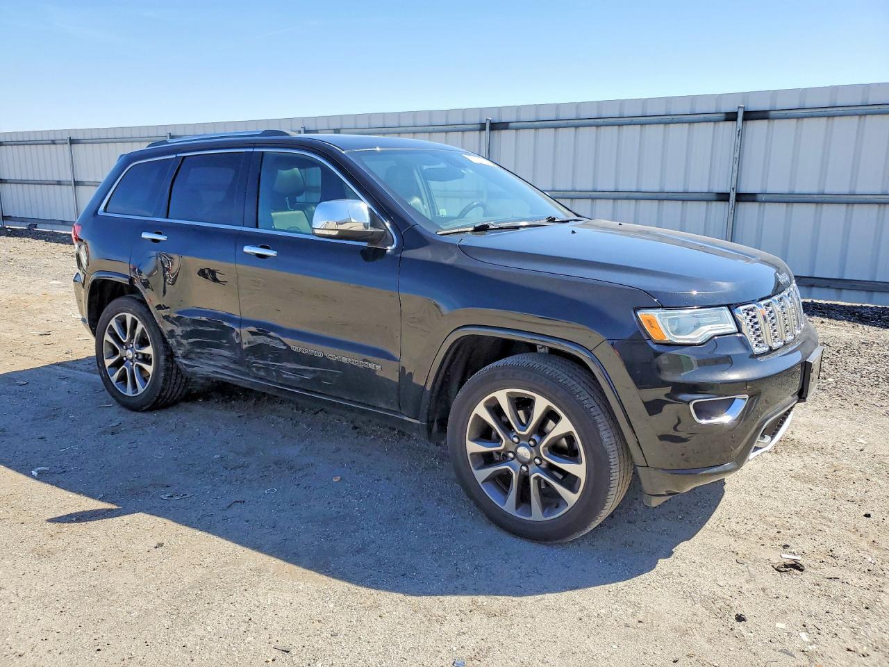 2018 Jeep Grand Cherokee Overland - Image 4