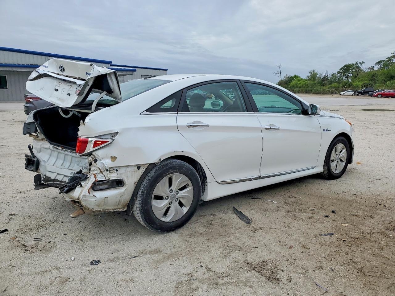 2015 Hyundai Sonata Hybrid Base - Фото 3