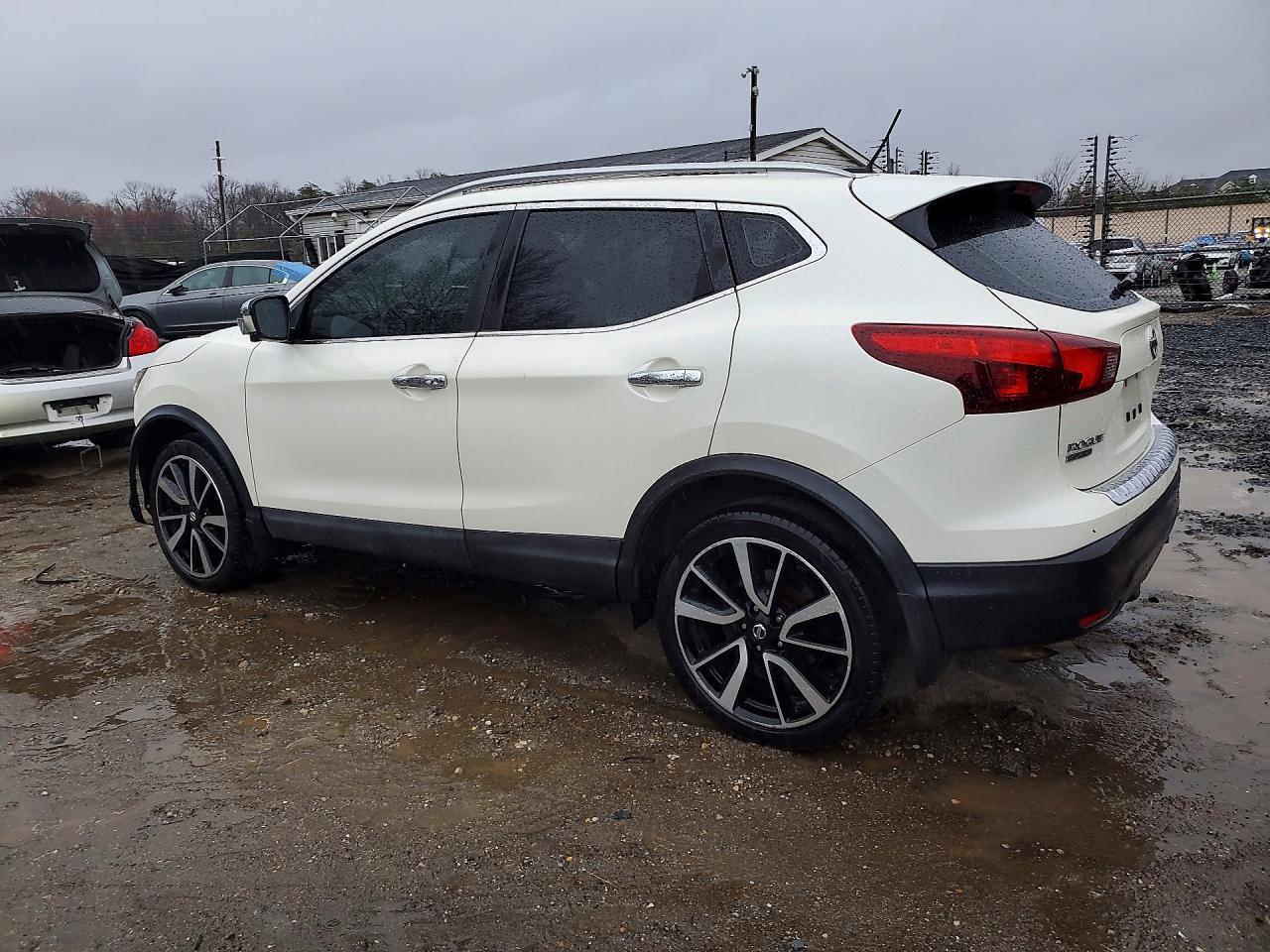 2017 Nissan Rogue Sport Sl - Image 2