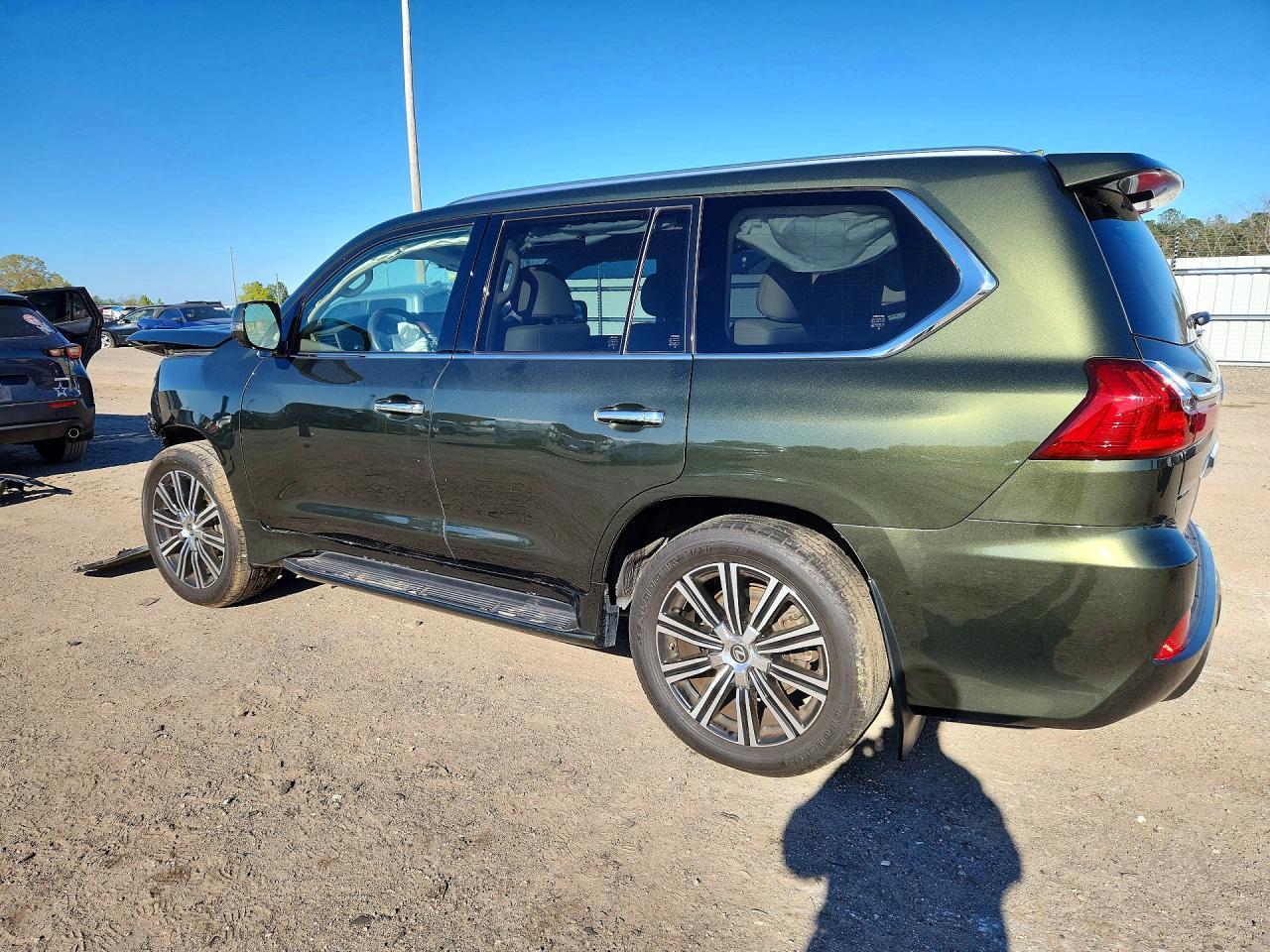2021 Lexus Lx 570 Three-Row - Фото 2