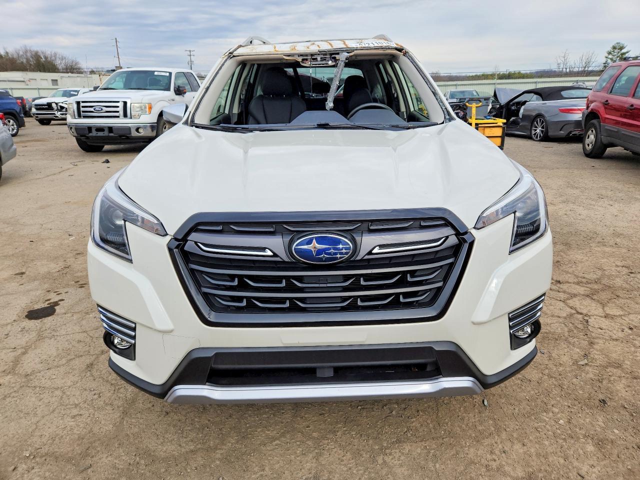 2023 Subaru Forester Touring - Image 5