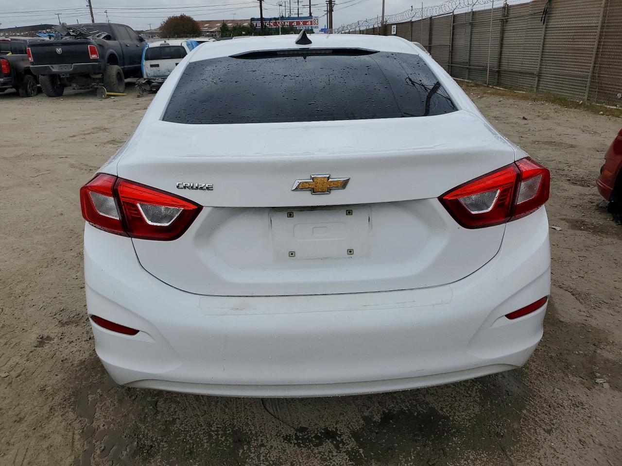 2018 Chevrolet Cruze Ls - Image 6