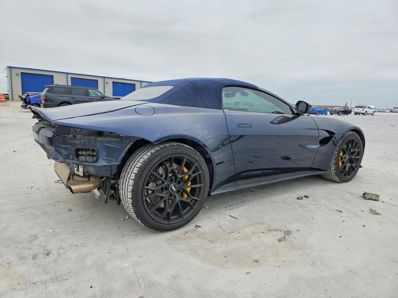 2021 Aston Martin Vantage - Фото 3