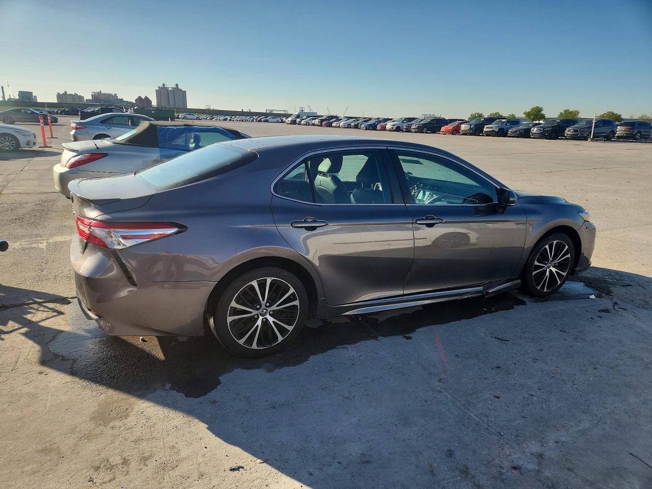 2018 Toyota Camry Se - Фото 3
