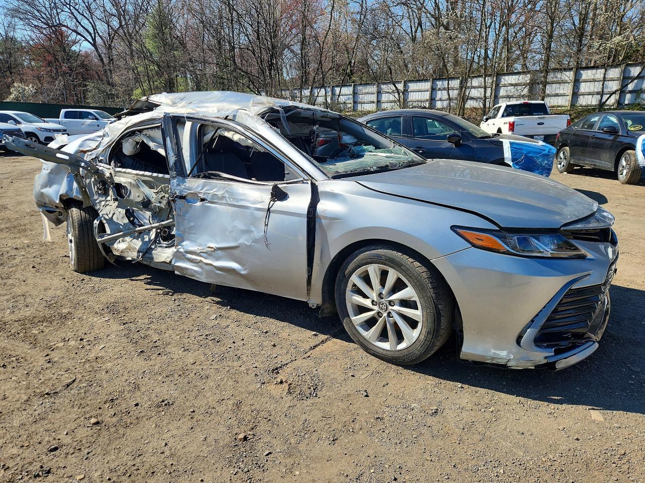 2022 Toyota Camry Le - Фото 4