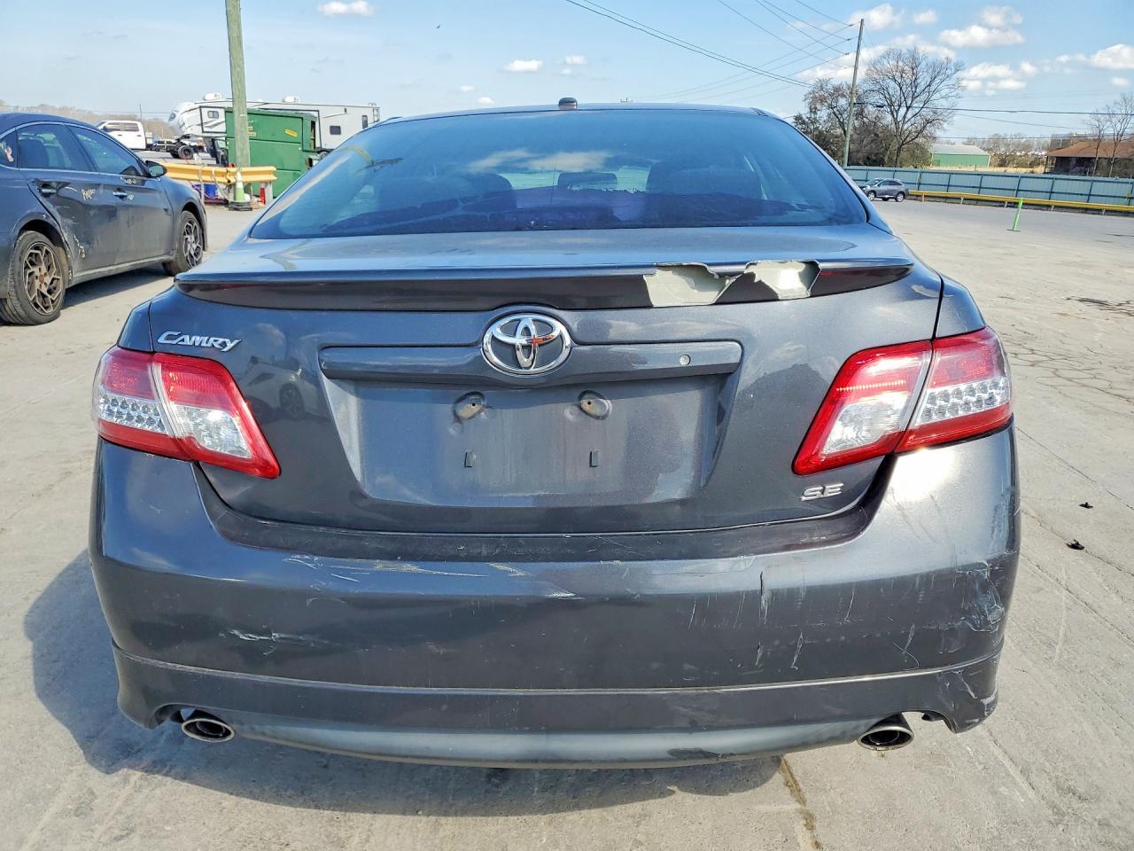 2011 Toyota Camry Se - Image 6