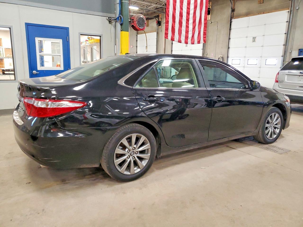 2016 Toyota Camry Xle - Image 3