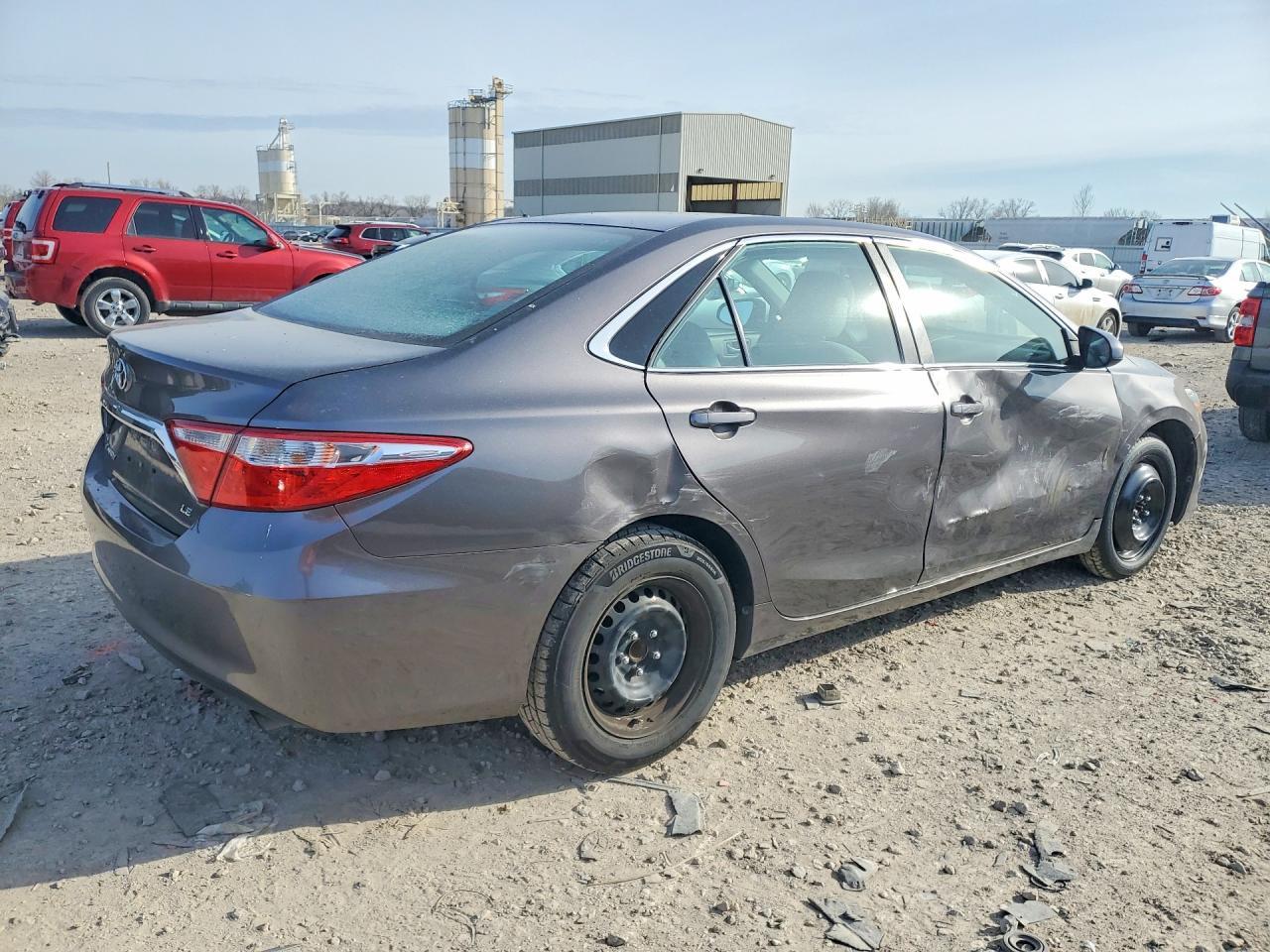 2016 Toyota Camry Le - Фото 3