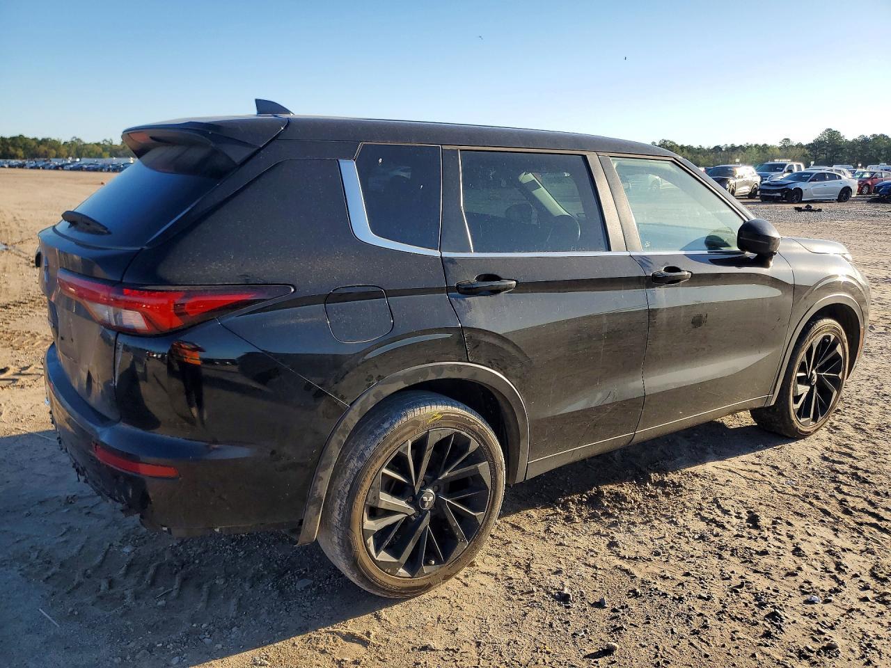 2022 Mitsubishi Outlander Es - Фото 3