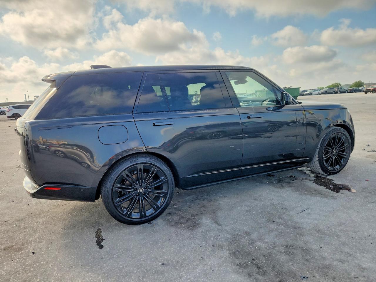 2025 Land Rover Range Rover Se - Image 3