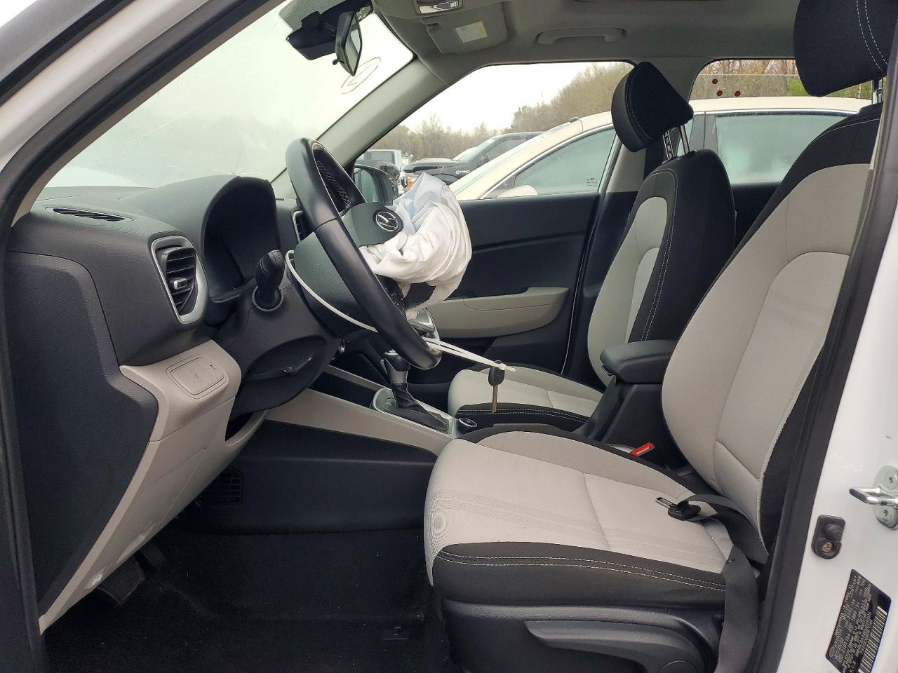 2023 Hyundai Venue Sel - Image 7