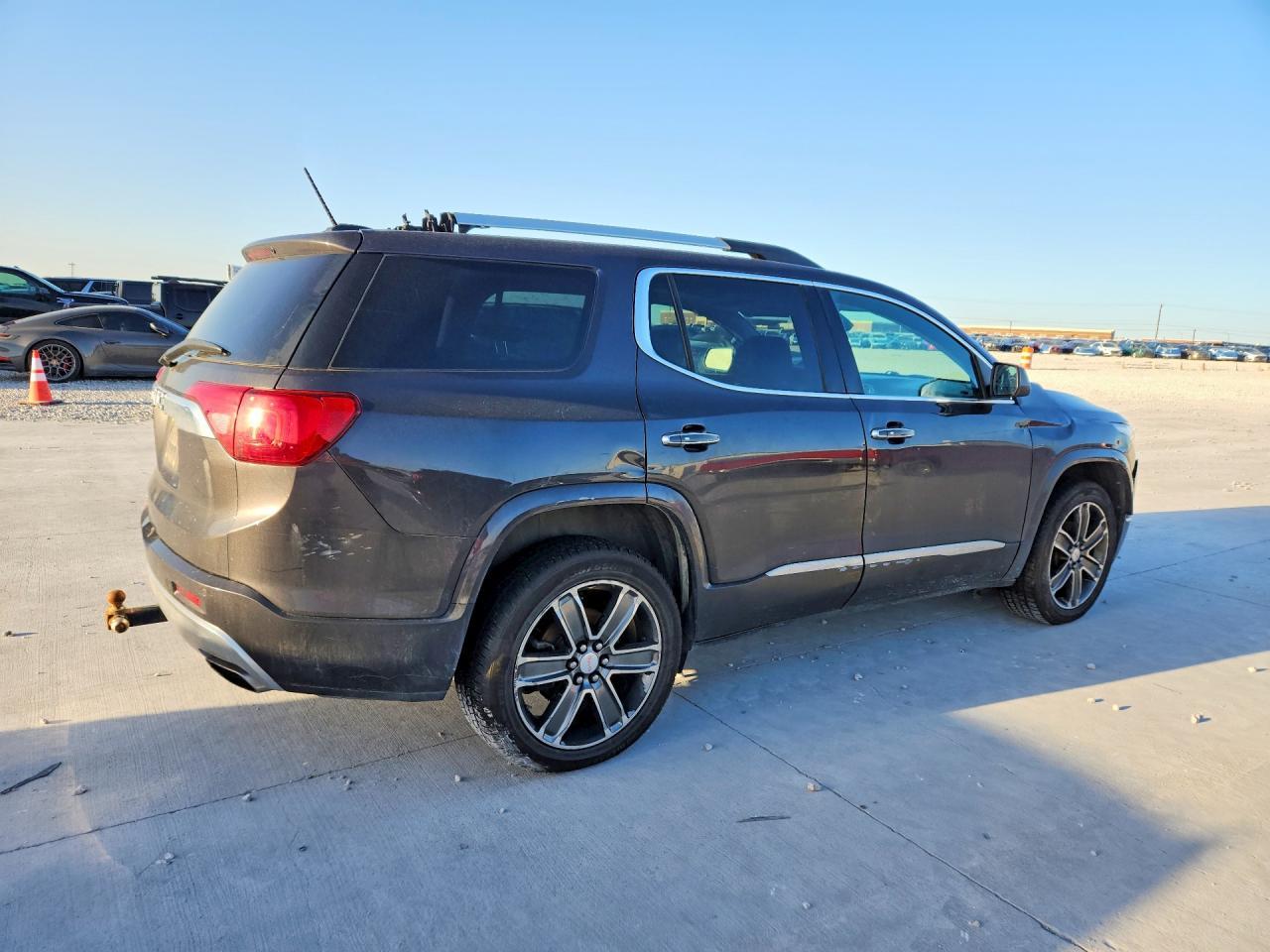 2017 GMC Acadia Denali - Фото 3