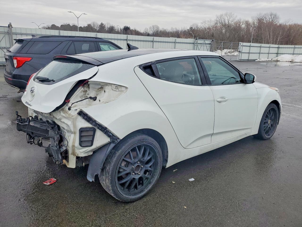 2013 Hyundai Veloster Base - Фото 3