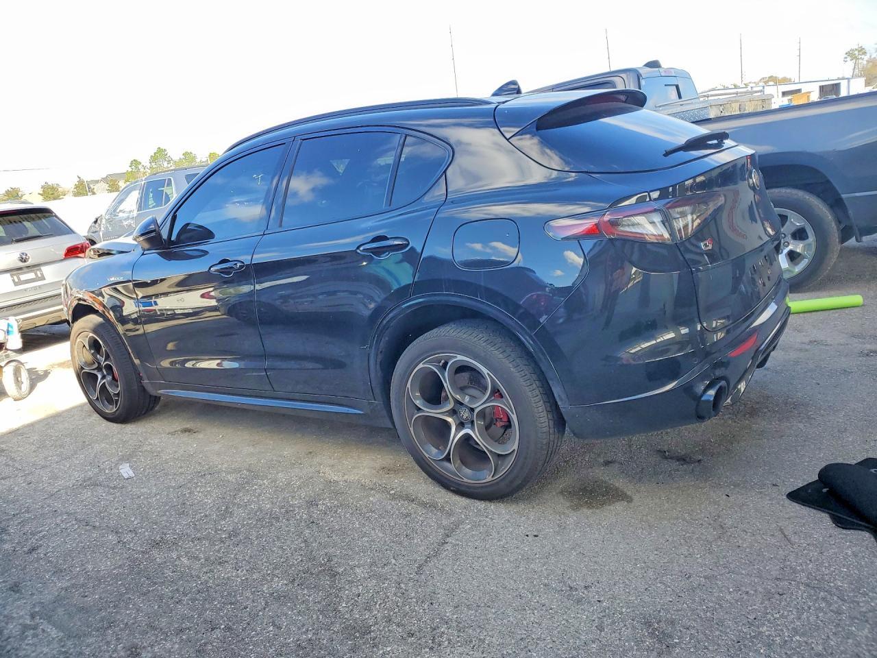 2024 Alfa Romeo Stelvio Ti - Фото 2