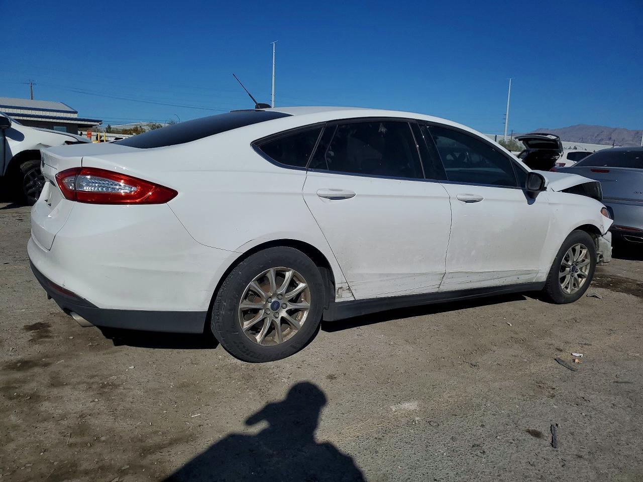 2015 Ford Fusion S - Фото 3