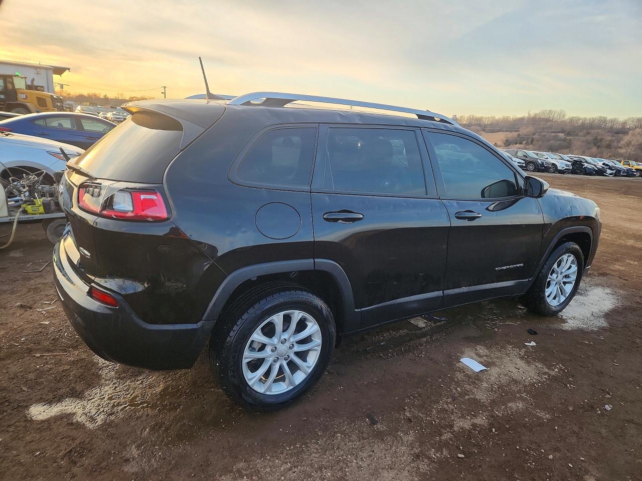 2021 Jeep Cherokee Latitude - Image 3