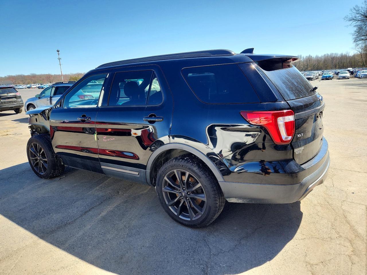 2017 Ford Explorer Xlt - Image 2