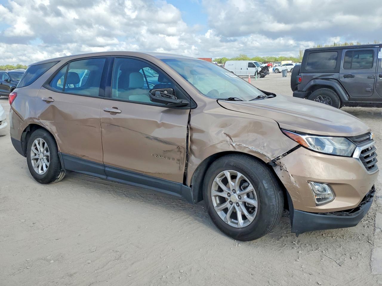 2018 Chevrolet Equinox Ls - Image 4