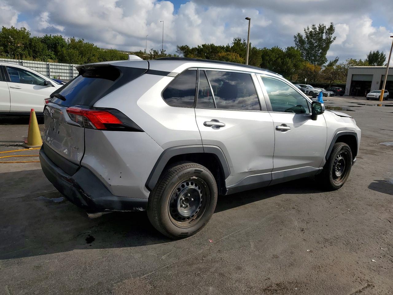 2020 Toyota Rav4 Le - Фото 3