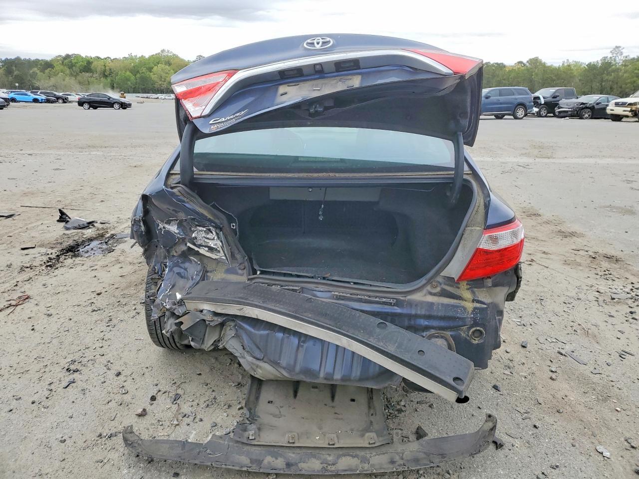 2015 Toyota Camry Le - Image 6