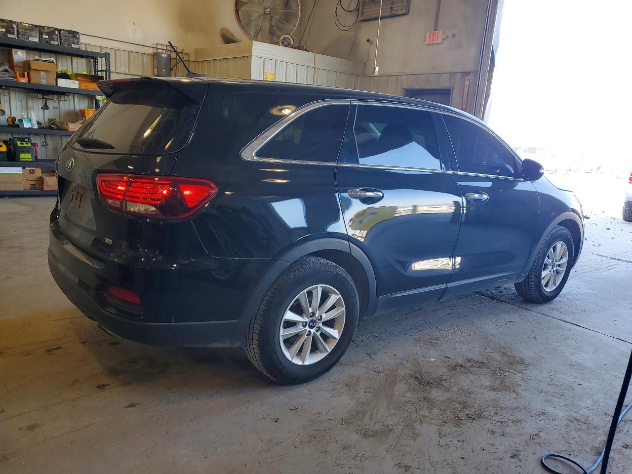 2020 Kia Sorento L - Image 3