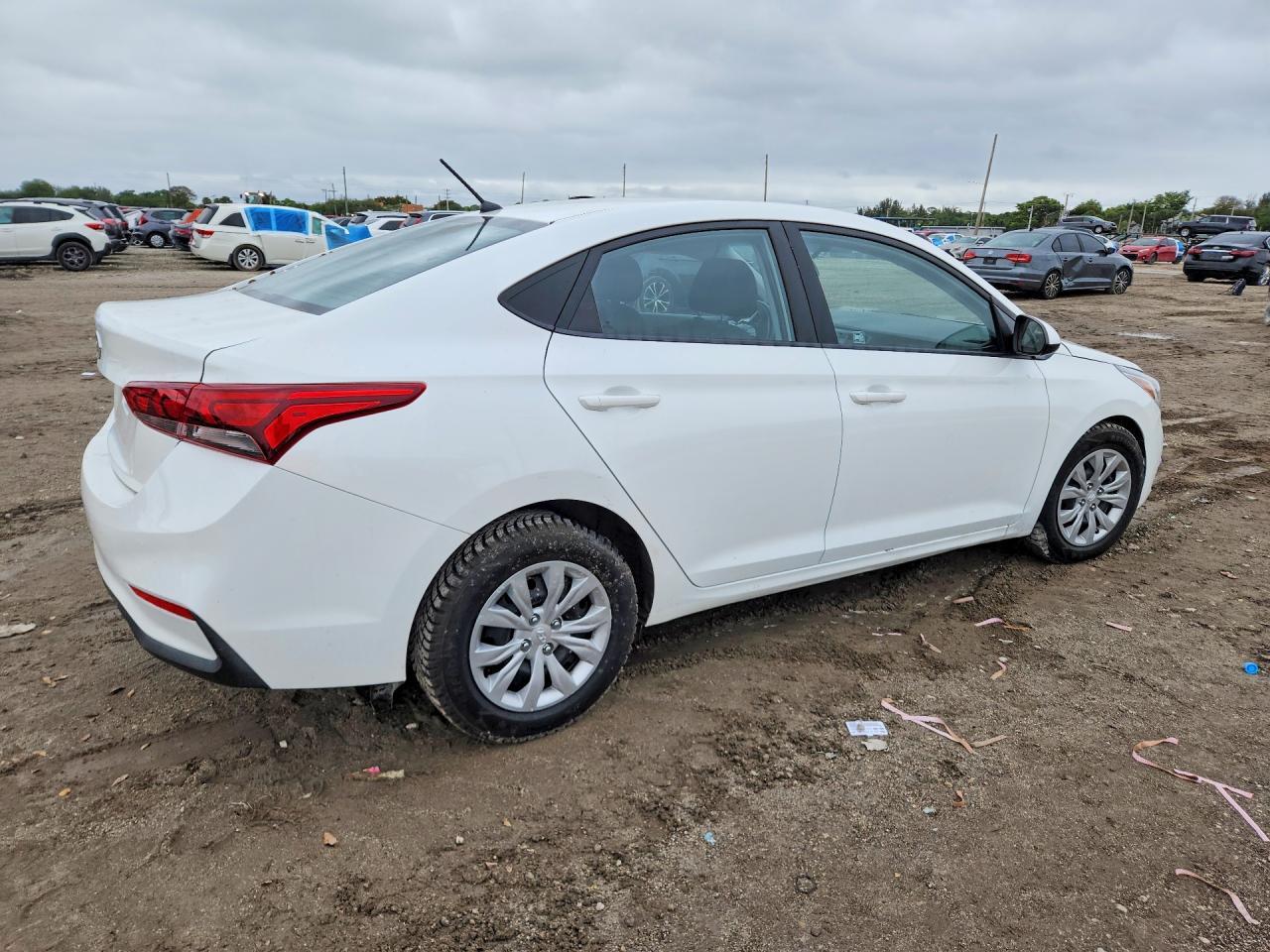 2020 Hyundai Accent Se - Image 3
