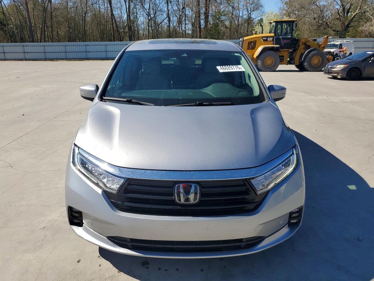 2023 Honda Odyssey Touring - Image 5