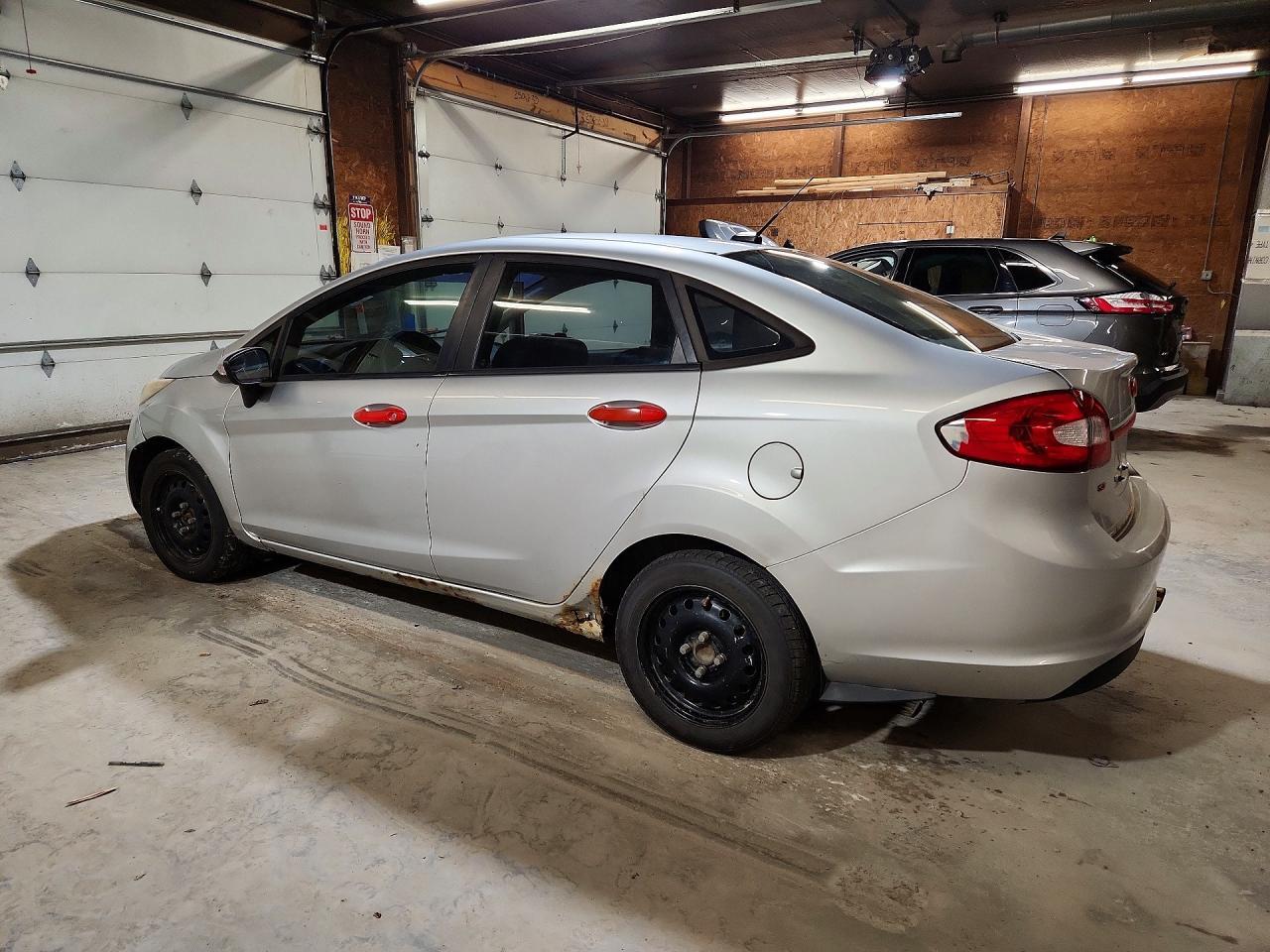 2013 Ford Fiesta Se - Image 2