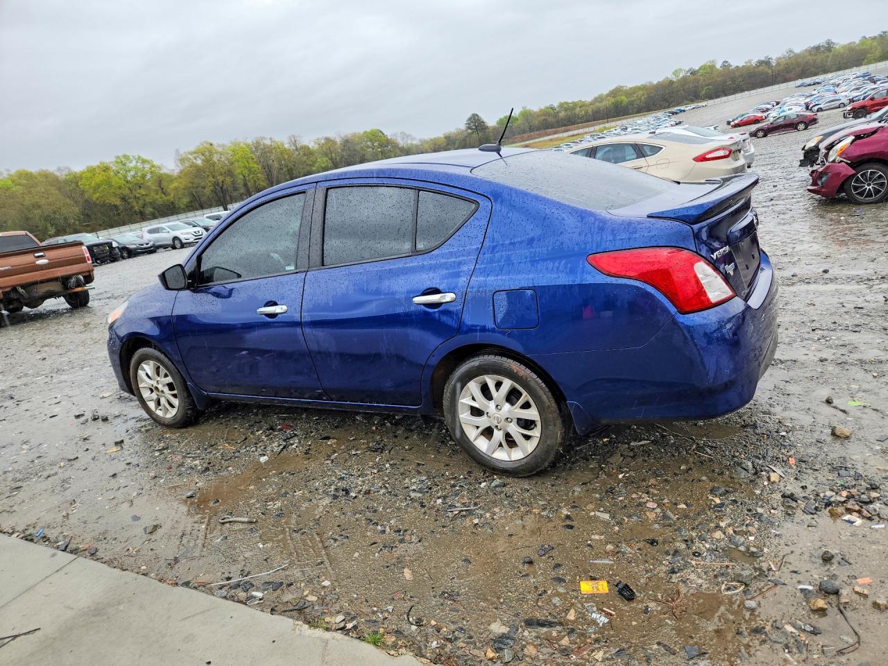 2018 Nissan Versa Sv - Фото 2