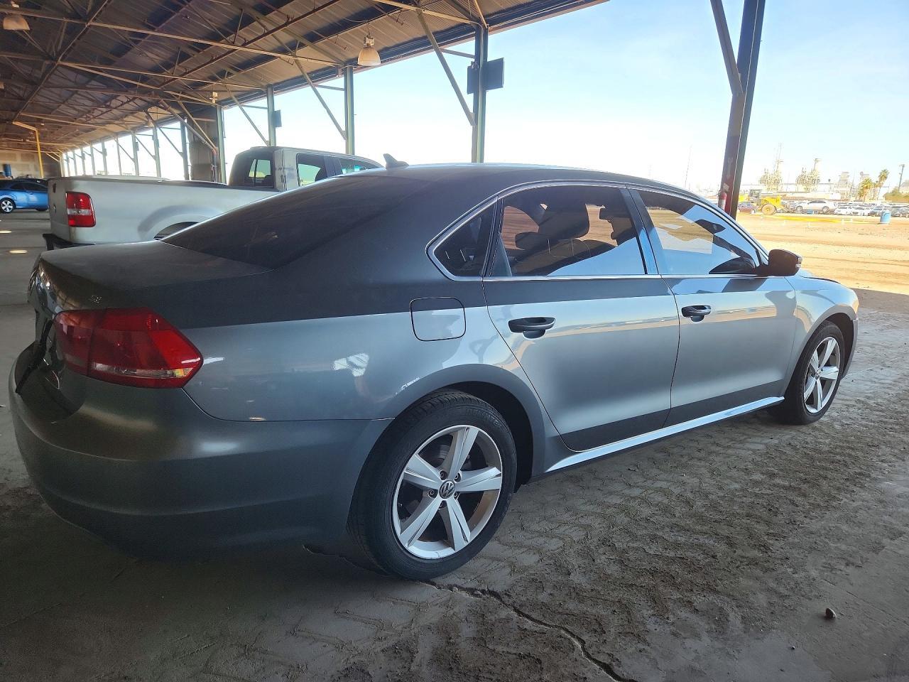 2013 Volkswagen Passat Se - Image 3