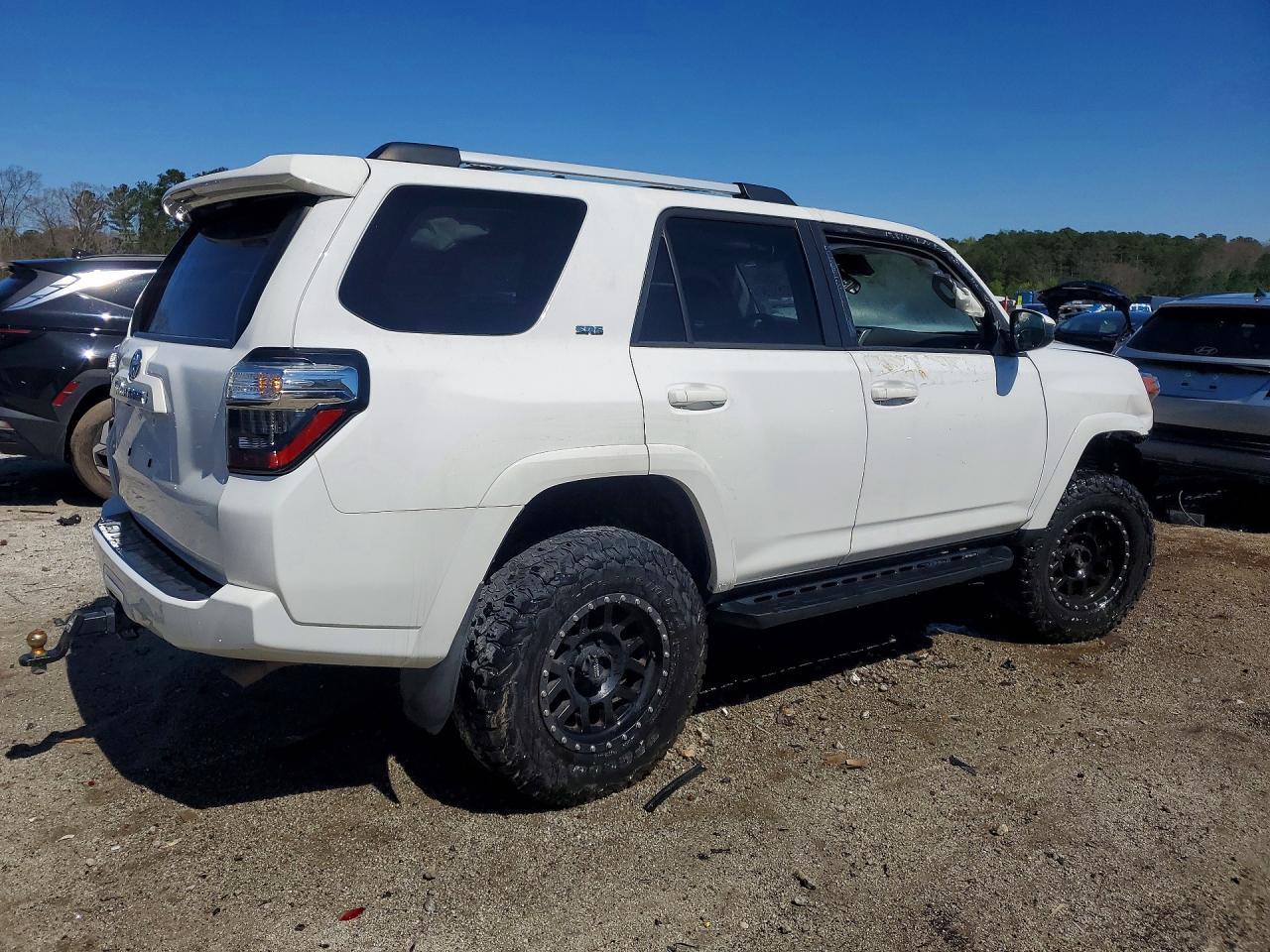 2022 Toyota 4Runner Sr5 - Фото 3