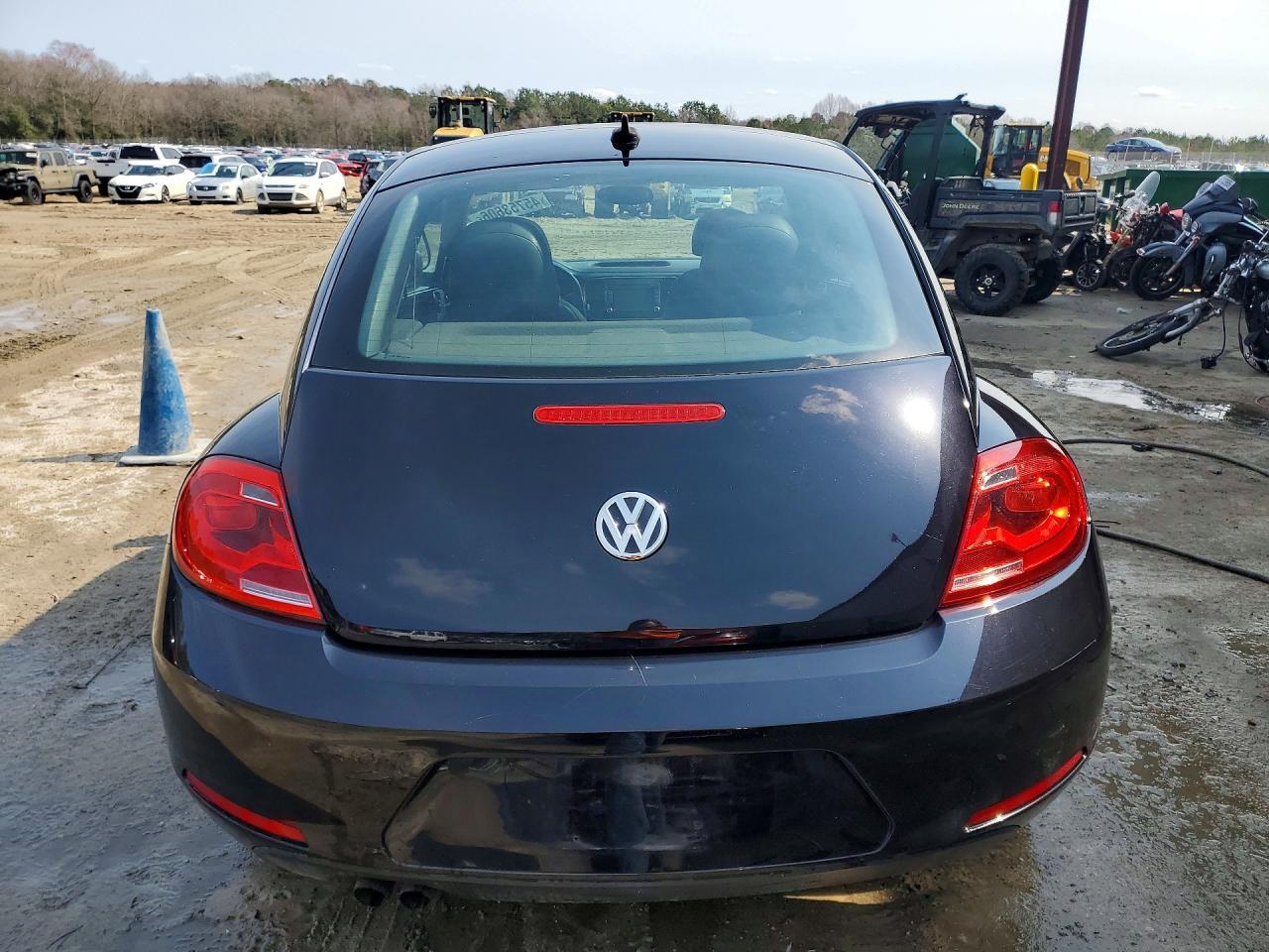 2013 Volkswagen Beetle - Фото 6