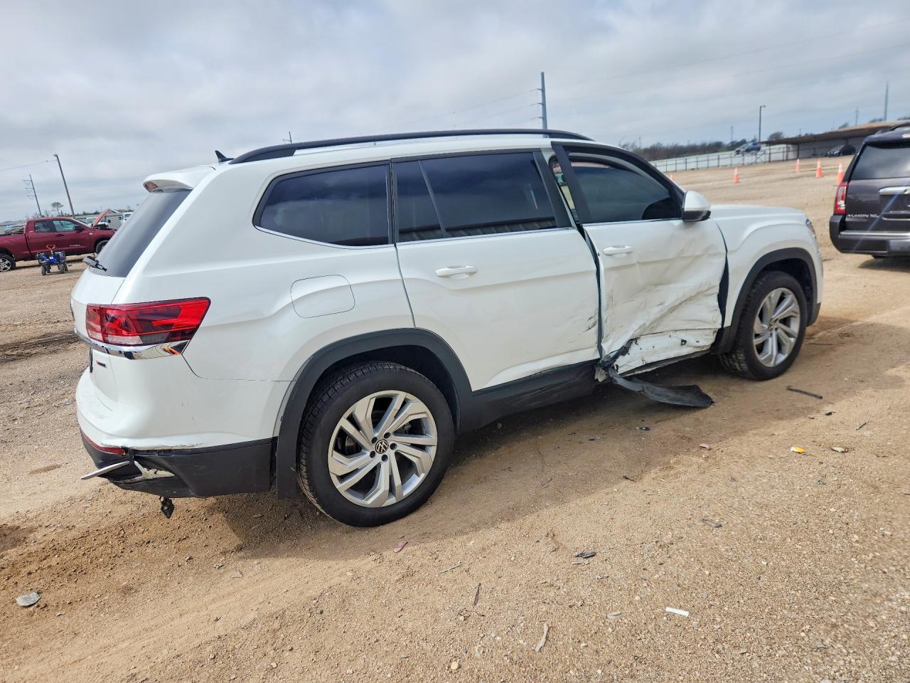 2022 Volkswagen Atlas Se - Image 3
