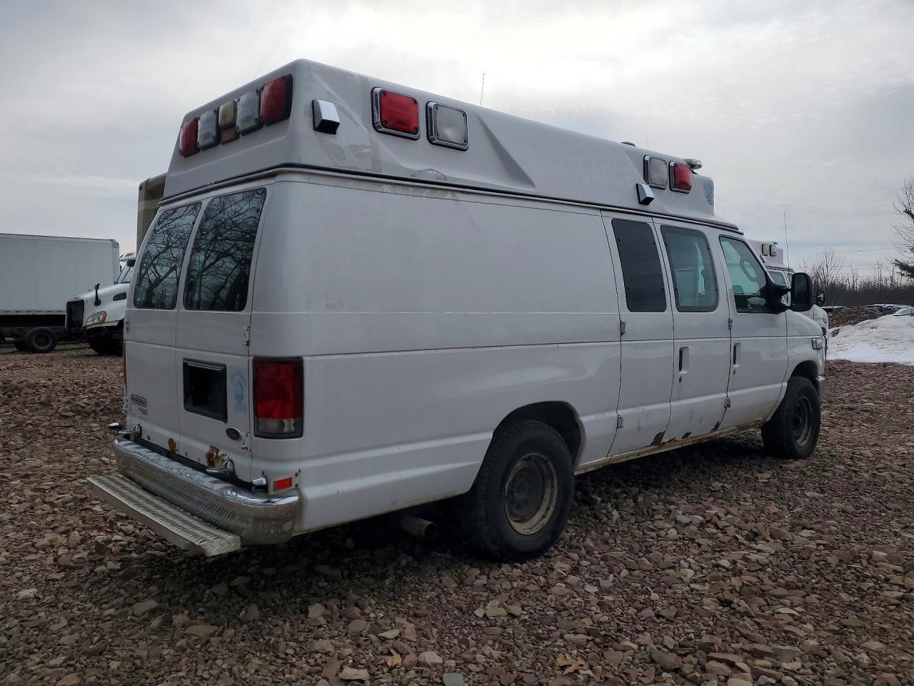 2014 Ford E350 Ambulance - Фото 3