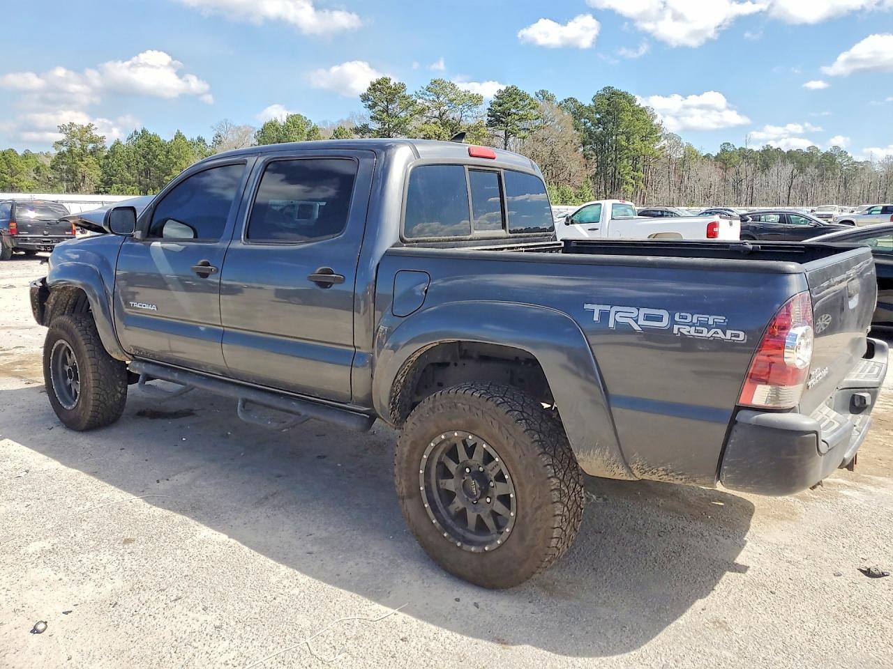 2014 Toyota Tacoma V6 - Image 2