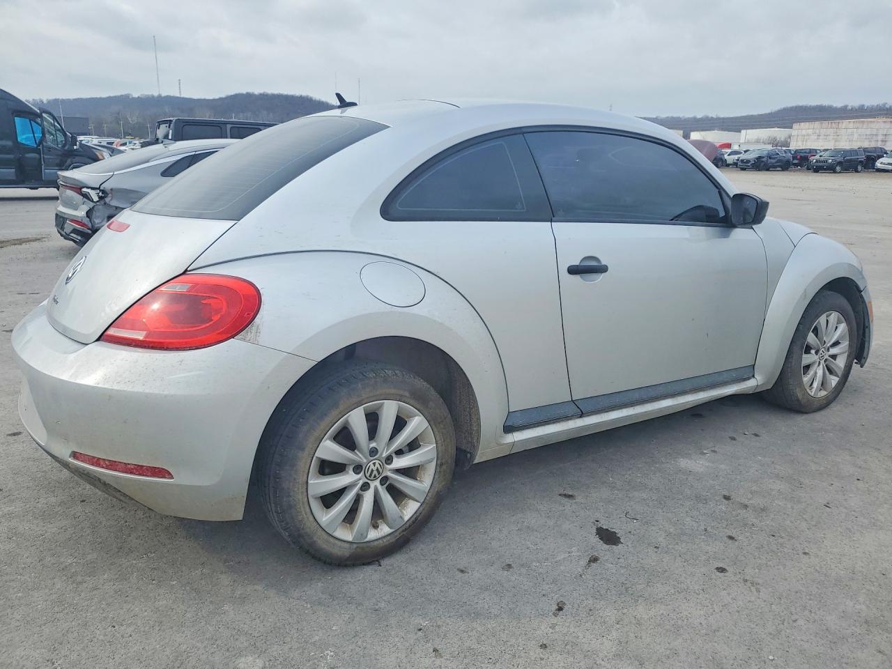 2016 Volkswagen Beetle 1.8T - Фото 3