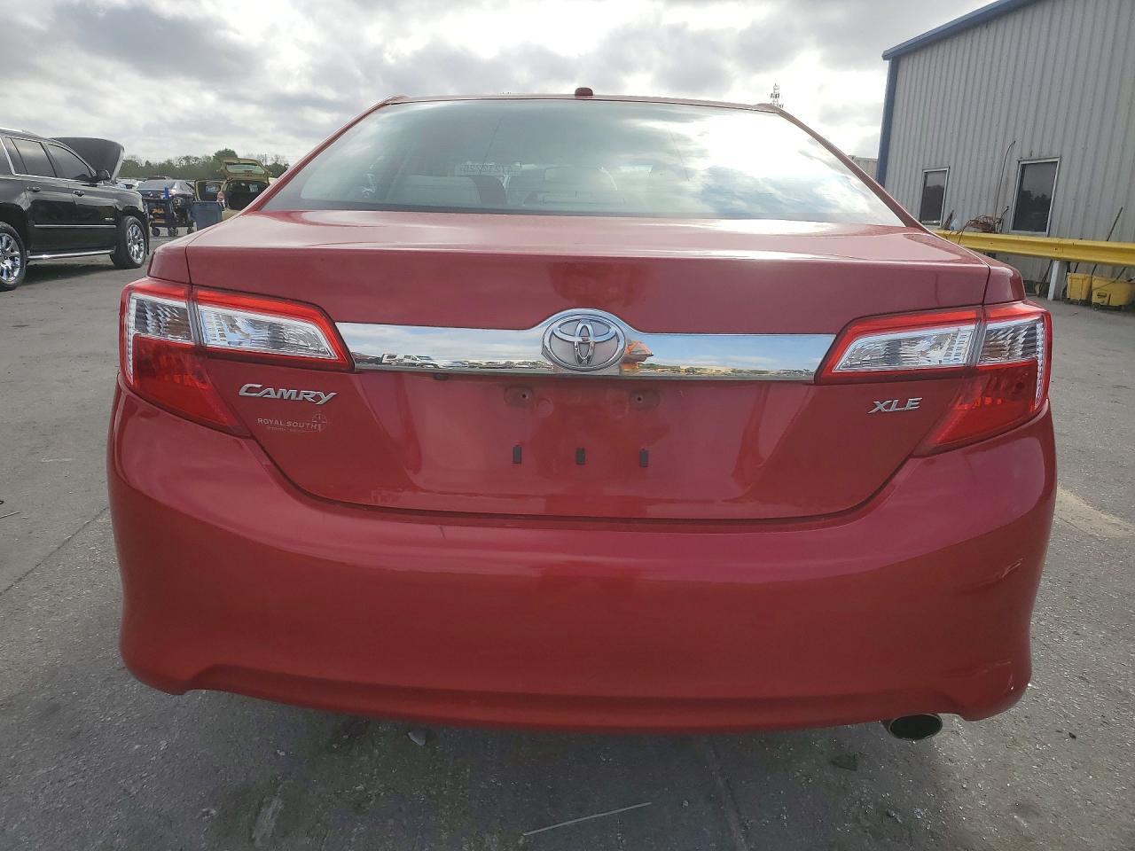 2012 Toyota Camry Xle - Image 6