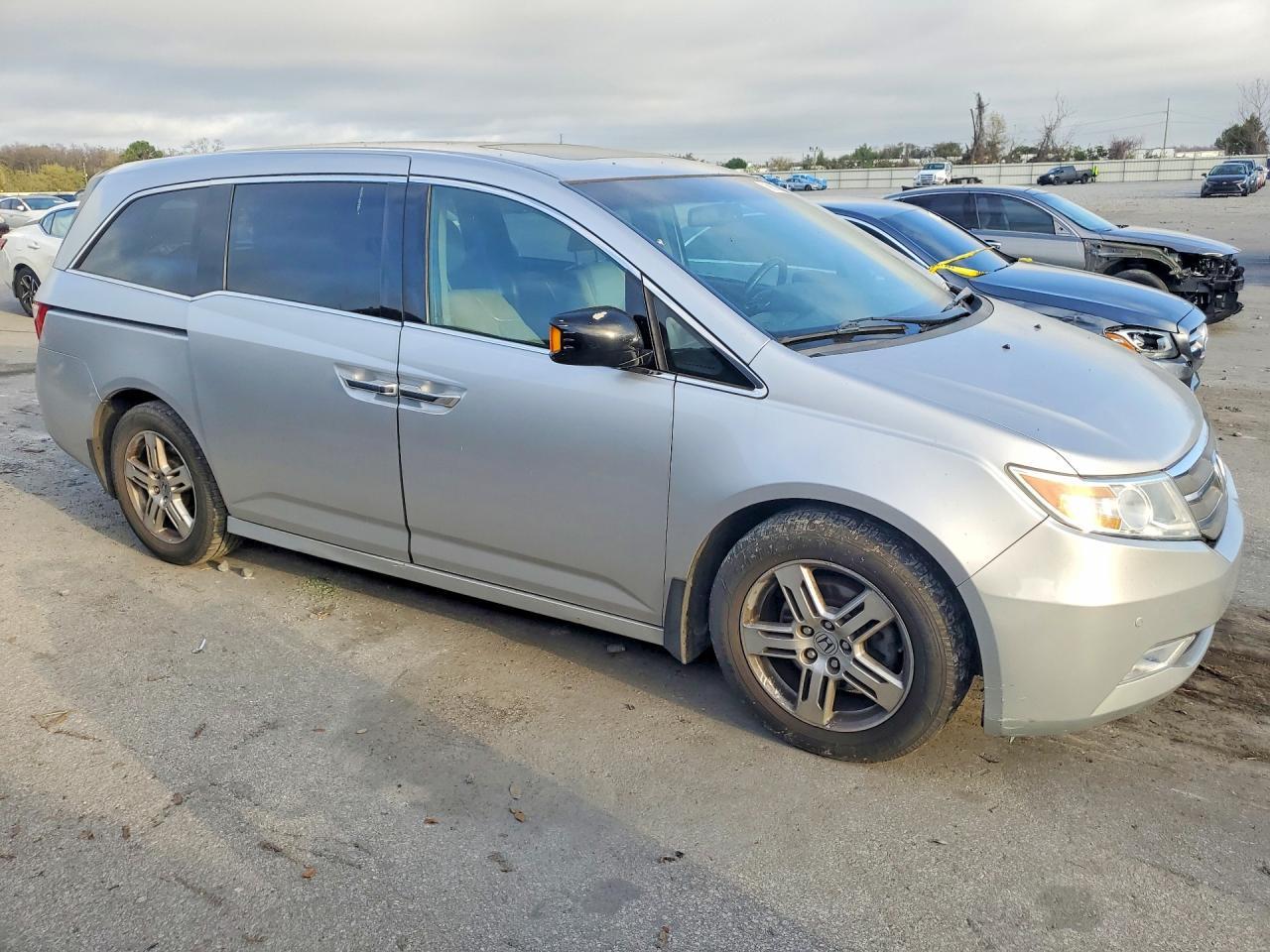 2012 Honda Odyssey Touring - Фото 4
