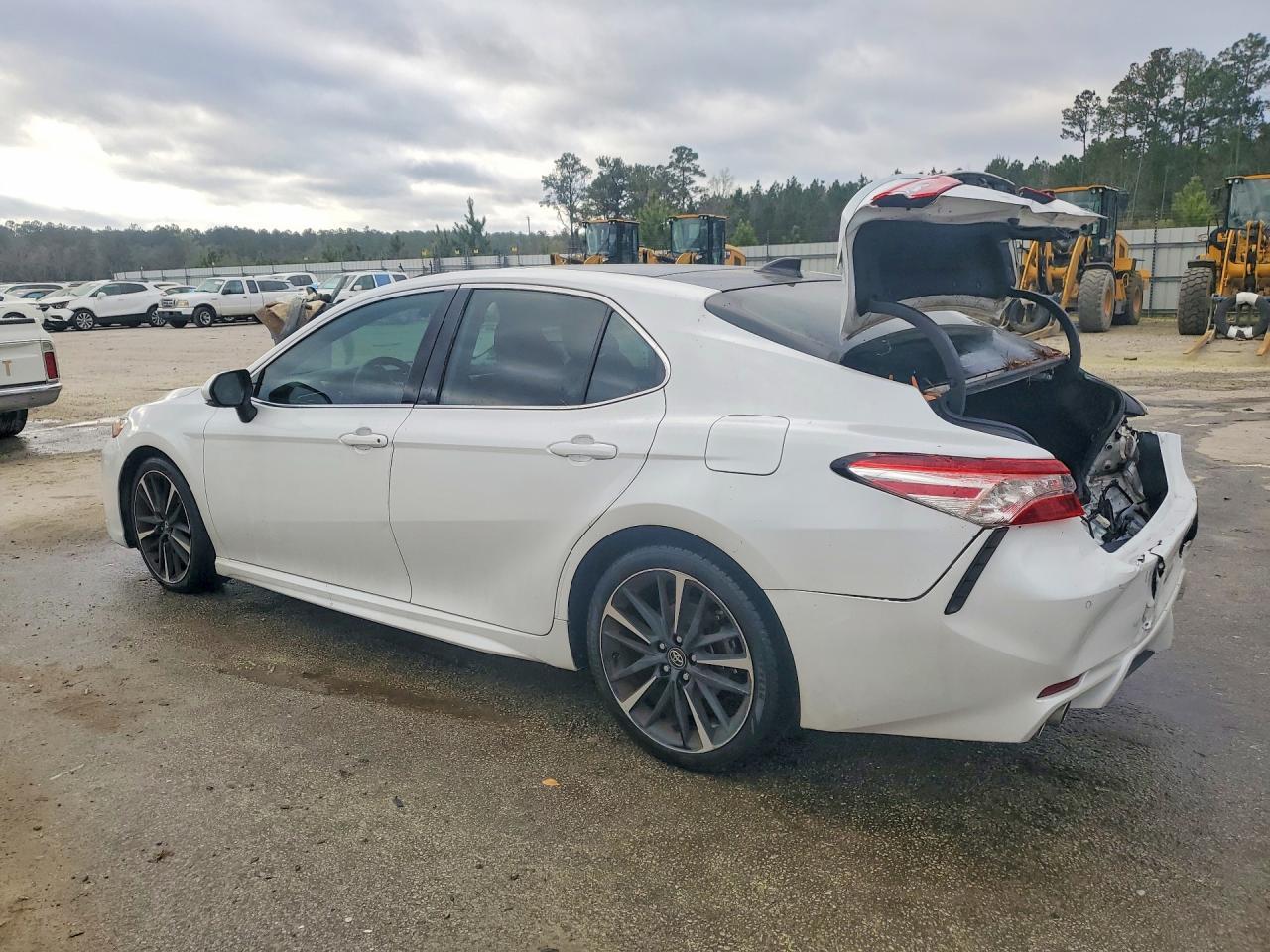 2020 Toyota Camry Xse V6 - Image 2