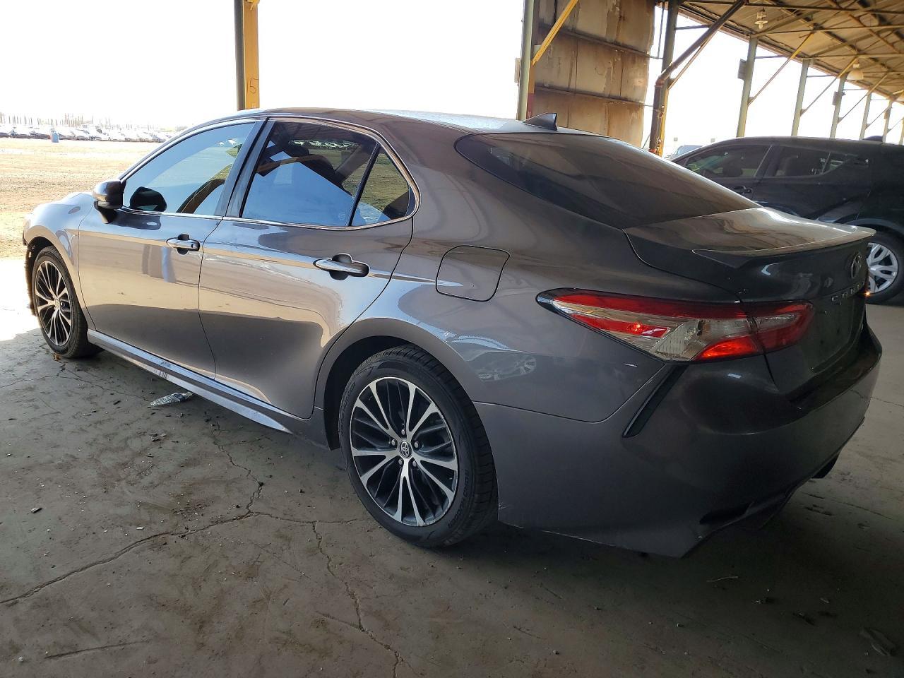 2020 Toyota Camry Se - Фото 2